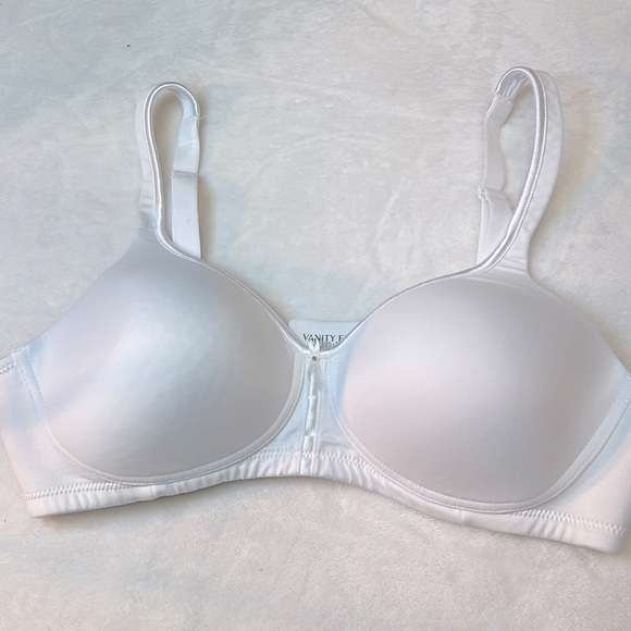 Vanity Fair 72335 White Wirefree Lightly Padded Bra. EUC. Size 38B. - Picture 1 of 4
